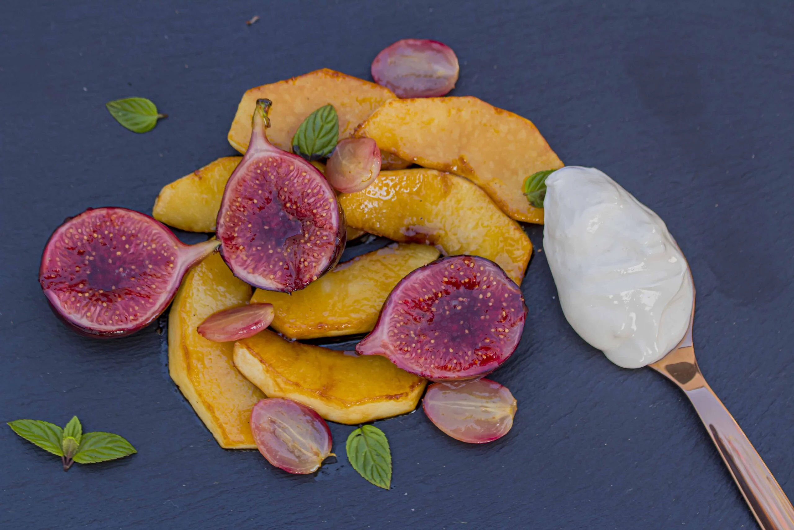 Baked apple with figs and yogurt Secretos Del Sur