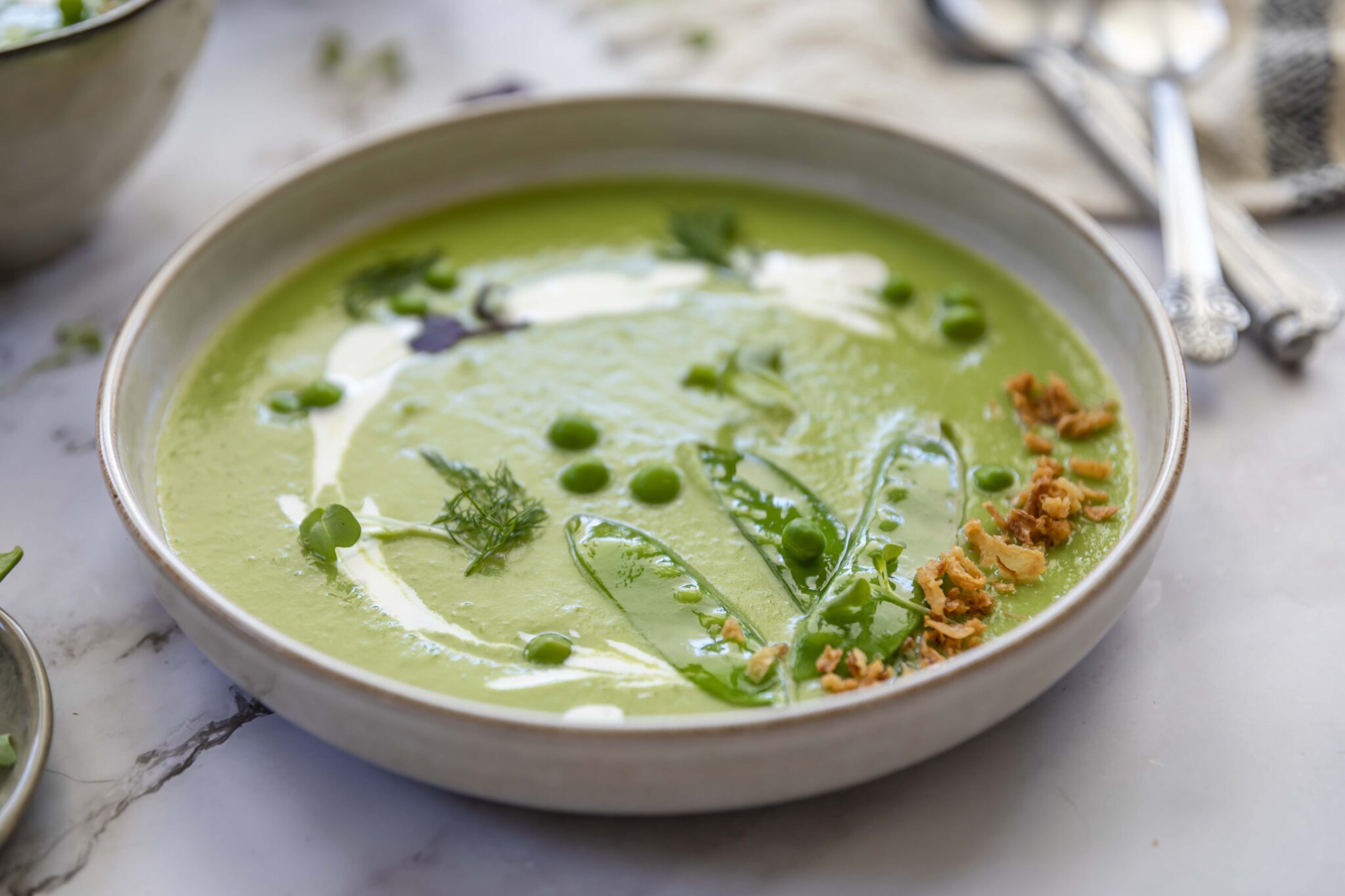 Pea soup with crunchy snow peas - Secretos Del Sur